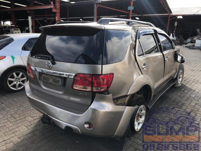 TOYOTA , FORTUNER 3 . 0 D - 4 D 4 X 4 , GOLD , 2008 ( 30360 ) - Image 4