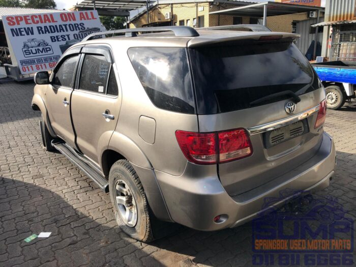TOYOTA , FORTUNER 3 . 0 D - 4 D 4 X 4 , GOLD , 2008 ( 30360 ) - Image 6