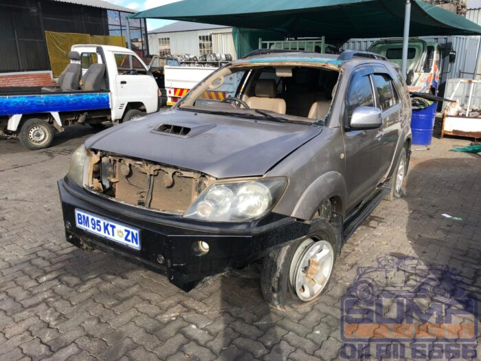 TOYOTA , FORTUNER 3 . 0 D - 4 D 4 X 4 , GOLD , 2008 ( 30360 ) - Image 8