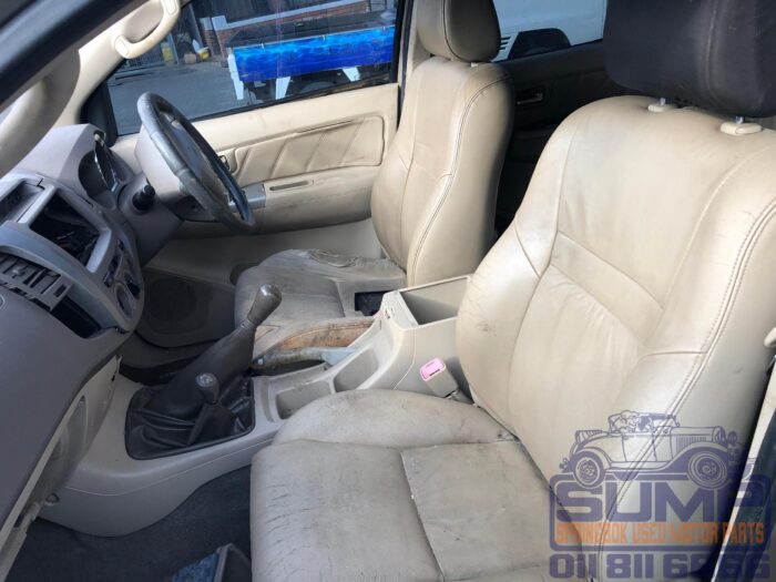 TOYOTA , FORTUNER 3 . 0 D - 4 D 4 X 4 , GOLD , 2008 ( 30360 ) - Image 10