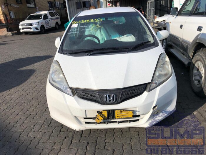 HONDA , JAZZ 1 . 3 COMFORT CVT , WHITE , 2012 ( 30377 )
