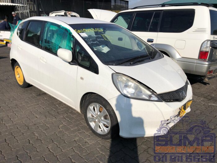 HONDA , JAZZ 1 . 3 COMFORT CVT , WHITE , 2012 ( 30377 ) - Image 2