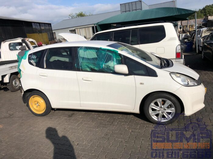 HONDA , JAZZ 1 . 3 COMFORT CVT , WHITE , 2012 ( 30377 ) - Image 3