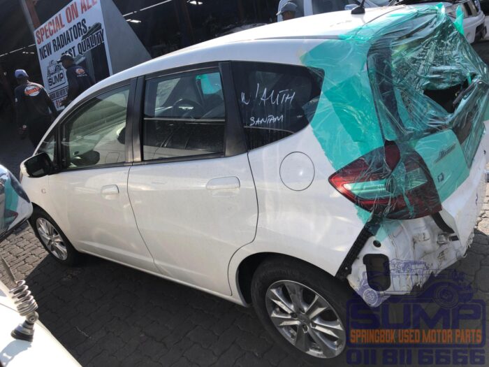 HONDA , JAZZ 1 . 3 COMFORT CVT , WHITE , 2012 ( 30377 ) - Image 7