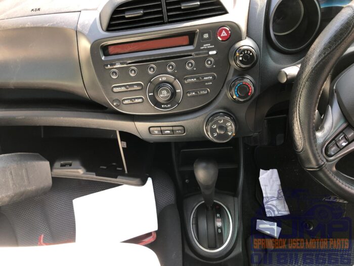 HONDA , JAZZ 1 . 3 COMFORT CVT , WHITE , 2012 ( 30377 ) - Image 10