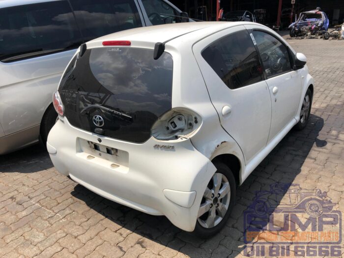 TOYOTA , AYGO 1 . 0 WILD 5 DR , WHITE , 2013 ( 30381 ) - Image 4