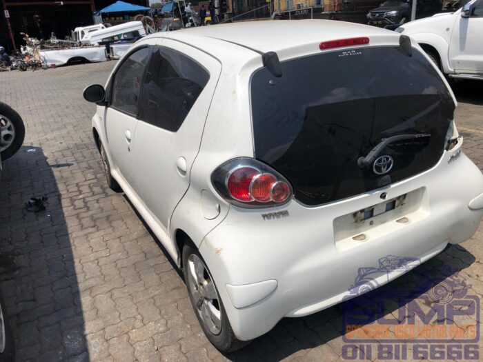 TOYOTA , AYGO 1 . 0 WILD 5 DR , WHITE , 2013 ( 30381 ) - Image 6