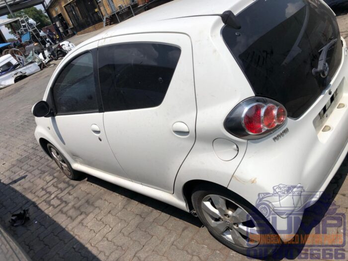 TOYOTA , AYGO 1 . 0 WILD 5 DR , WHITE , 2013 ( 30381 ) - Image 7