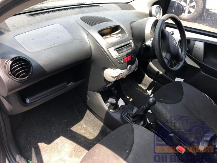 TOYOTA , AYGO 1 . 0 WILD 5 DR , WHITE , 2013 ( 30381 ) - Image 8