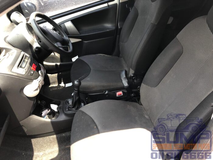 TOYOTA , AYGO 1 . 0 WILD 5 DR , WHITE , 2013 ( 30381 ) - Image 9
