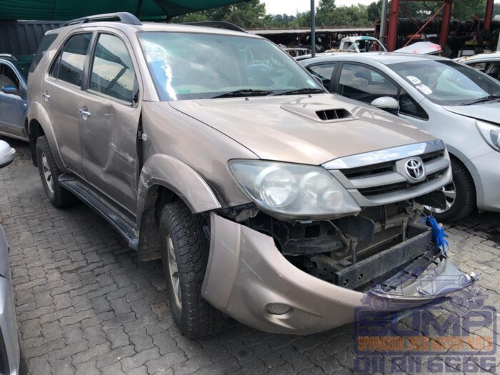 TOYOTA , FORTUNER 3 . 0 D - 4 D 4 X 4 , GOLD , 2007 ( 30383 ) - Image 2