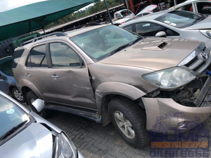 TOYOTA , FORTUNER 3 . 0 D - 4 D 4 X 4 , GOLD , 2007 ( 30383 ) - Image 3