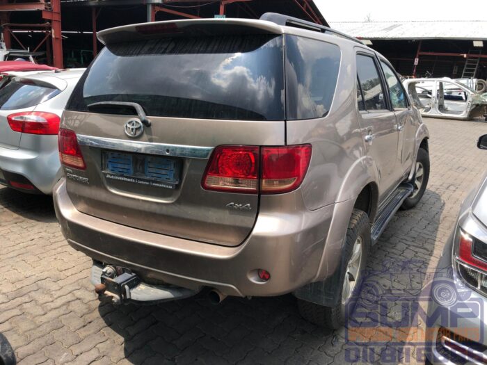 TOYOTA , FORTUNER 3 . 0 D - 4 D 4 X 4 , GOLD , 2007 ( 30383 ) - Image 4