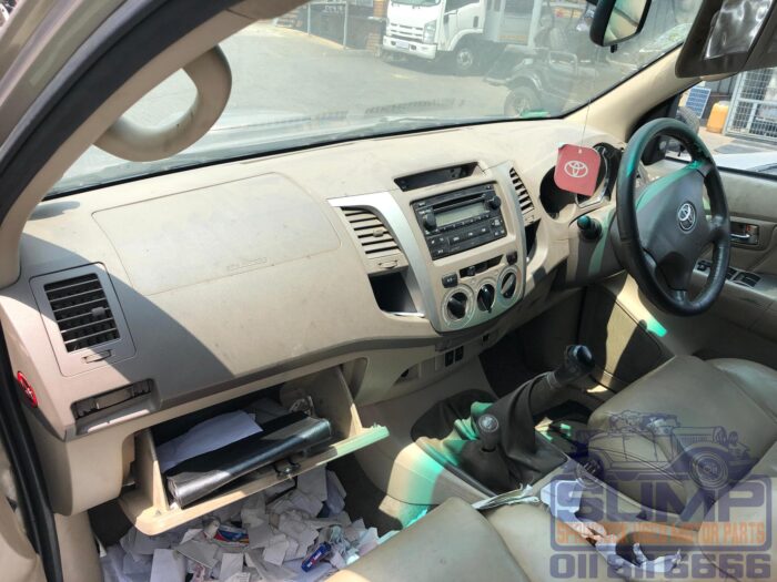 TOYOTA , FORTUNER 3 . 0 D - 4 D 4 X 4 , GOLD , 2007 ( 30383 ) - Image 9
