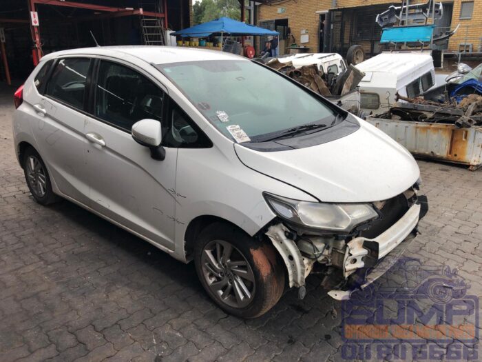 HONDA , JAZZ 1 . 5 ELEGANCE CVT , WHITE , 2015 ( 30398 ) - Image 2