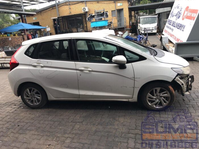 HONDA , JAZZ 1 . 5 ELEGANCE CVT , WHITE , 2015 ( 30398 ) - Image 3