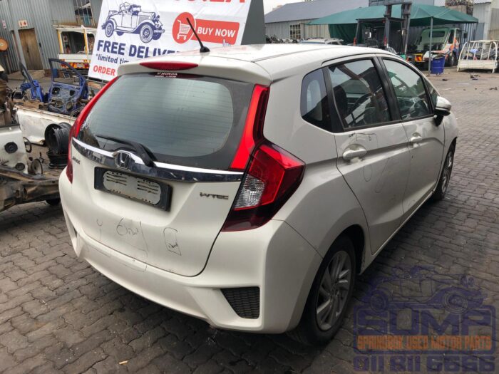 HONDA , JAZZ 1 . 5 ELEGANCE CVT , WHITE , 2015 ( 30398 ) - Image 4