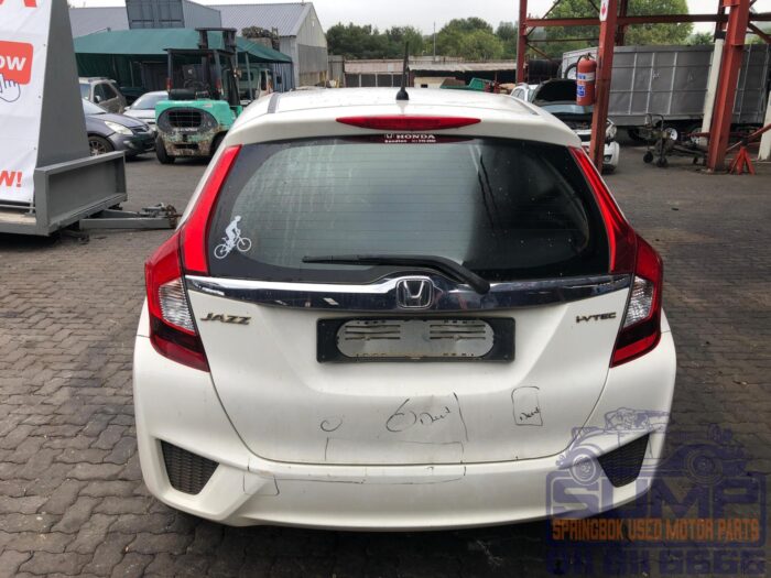 HONDA , JAZZ 1 . 5 ELEGANCE CVT , WHITE , 2015 ( 30398 ) - Image 5