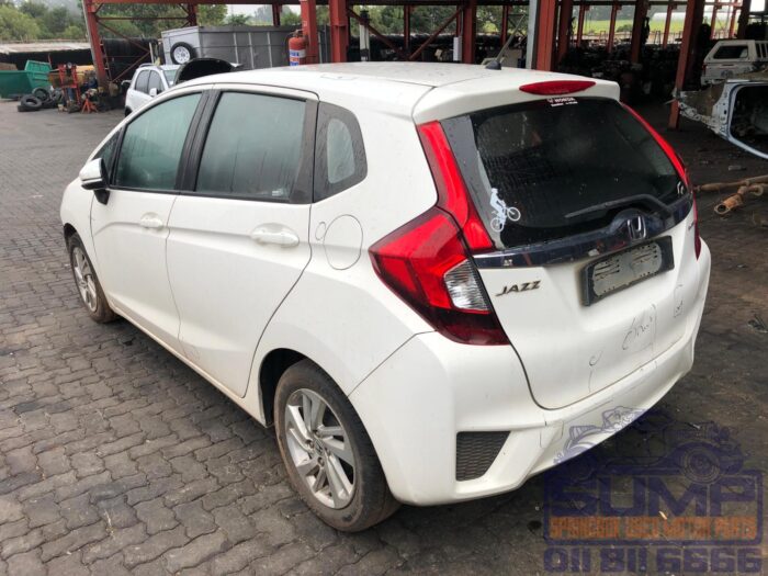 HONDA , JAZZ 1 . 5 ELEGANCE CVT , WHITE , 2015 ( 30398 ) - Image 6