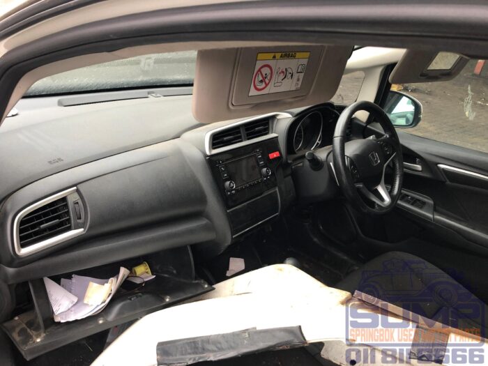 HONDA , JAZZ 1 . 5 ELEGANCE CVT , WHITE , 2015 ( 30398 ) - Image 9