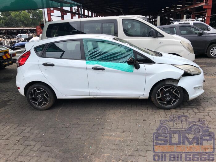 FORD FIESTA 1 . 4 AMBIENTE 5 Dr WHITE 2015 ( 30411 ) - Image 3
