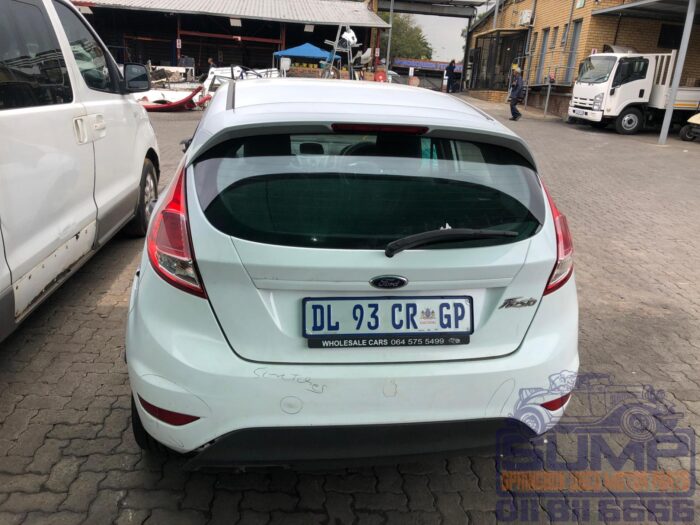 FORD FIESTA 1 . 4 AMBIENTE 5 Dr WHITE 2015 ( 30411 ) - Image 5