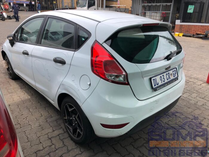 FORD FIESTA 1 . 4 AMBIENTE 5 Dr WHITE 2015 ( 30411 ) - Image 6