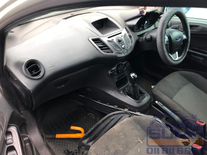 FORD FIESTA 1 . 4 AMBIENTE 5 Dr WHITE 2015 ( 30411 ) - Image 9
