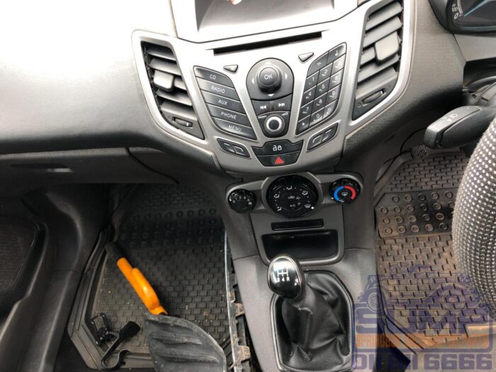 FORD FIESTA 1 . 4 AMBIENTE 5 Dr WHITE 2015 ( 30411 ) - Image 10