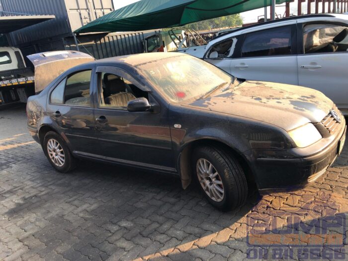 VOLKSWAGEN , JETTA IV 1 . 6 , BLUE , 2004 ( 30419 ) - Image 3