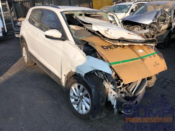 VOLKSWAGEN , T - CROSS 1 . 0 TSI COMFORTLINE DSG , WHITE , 2023 ( 30421 ) - Image 2