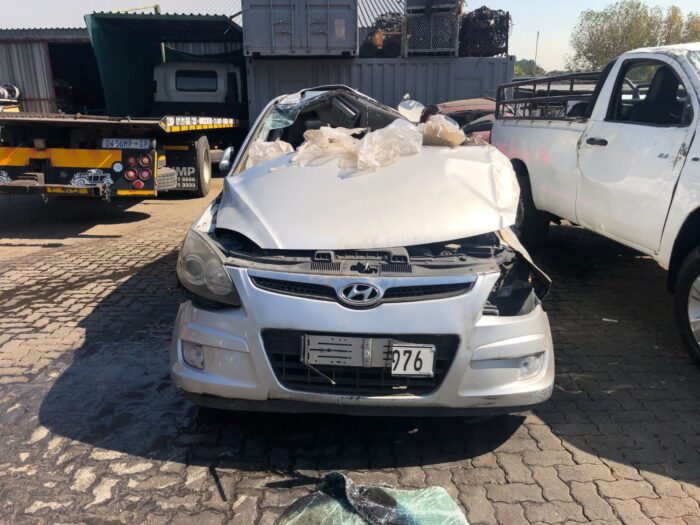 HYUNDAI , i 30 2 . 0 , SILVER , 2011 ( 29420 )