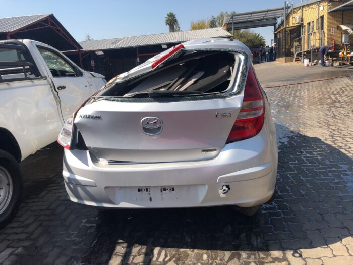 HYUNDAI , i 30 2 . 0 , SILVER , 2011 ( 29420 ) - Image 5