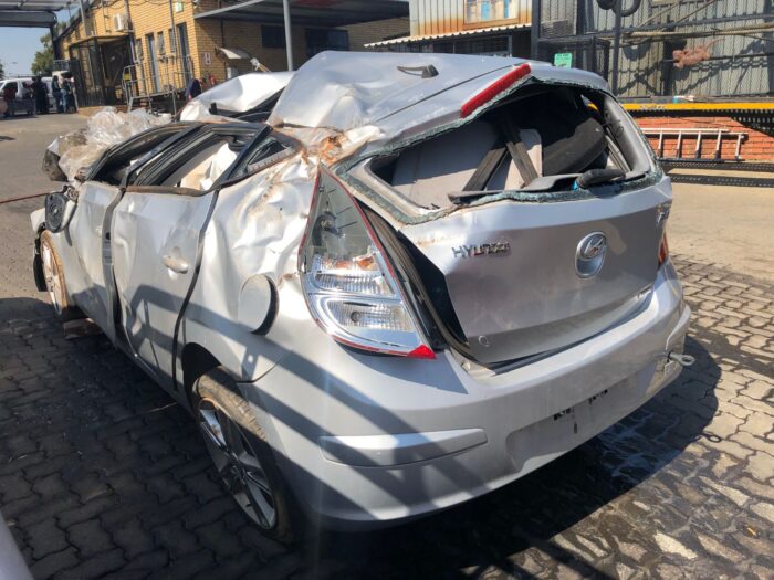HYUNDAI , i 30 2 . 0 , SILVER , 2011 ( 29420 ) - Image 6