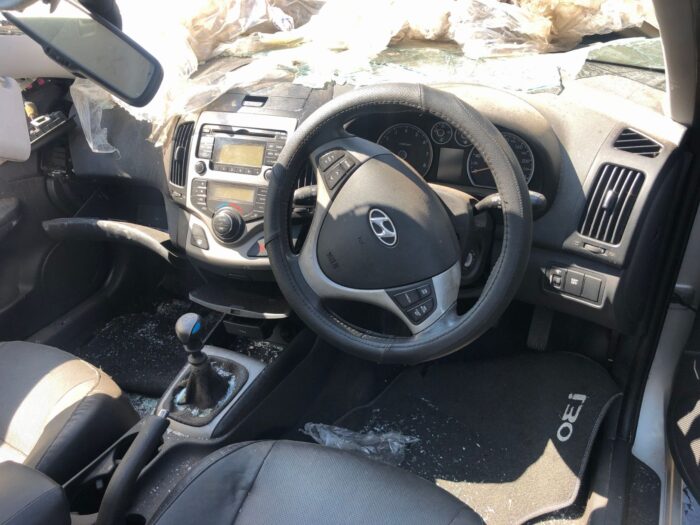 HYUNDAI , i 30 2 . 0 , SILVER , 2011 ( 29420 ) - Image 8