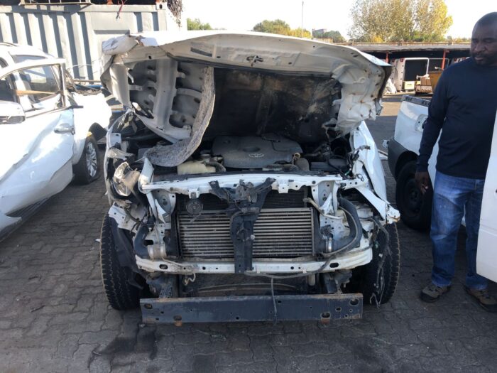TOYOTA , HILUX 2 . 4 GD - 6 A / C P / U S / C , WHITE , 2020 ( 29416 )