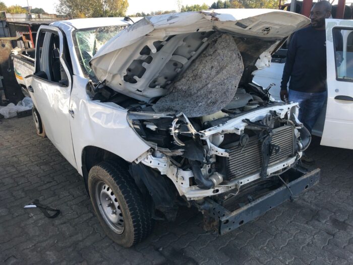 TOYOTA , HILUX 2 . 4 GD - 6 A / C P / U S / C , WHITE , 2020 ( 29416 ) - Image 2