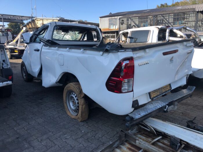 TOYOTA , HILUX 2 . 4 GD - 6 A / C P / U S / C , WHITE , 2020 ( 29416 ) - Image 6
