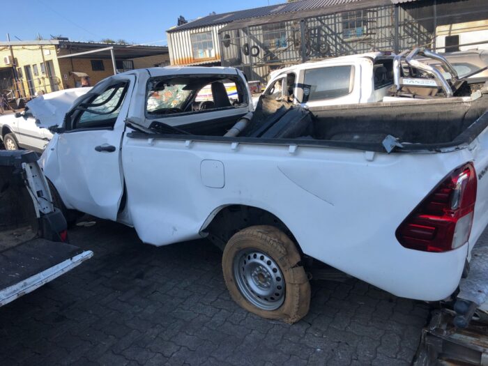 TOYOTA , HILUX 2 . 4 GD - 6 A / C P / U S / C , WHITE , 2020 ( 29416 ) - Image 7
