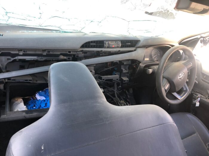 TOYOTA , HILUX 2 . 4 GD - 6 A / C P / U S / C , WHITE , 2020 ( 29416 ) - Image 10