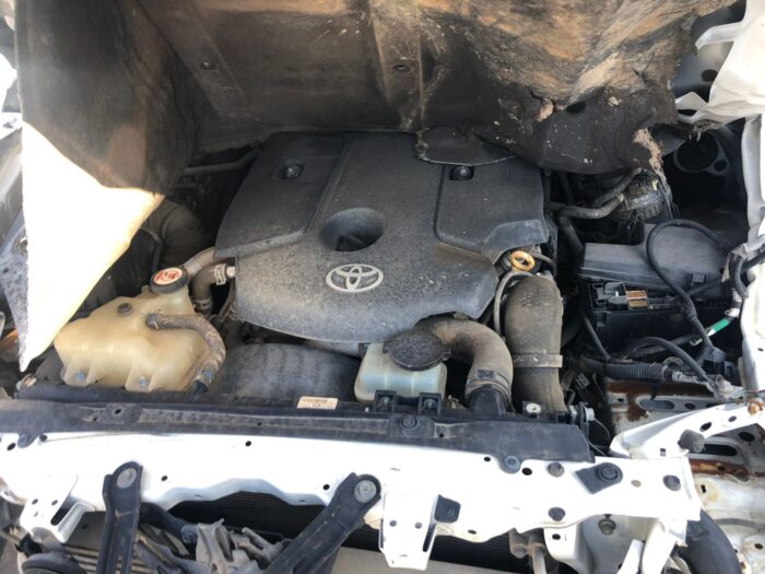 TOYOTA , HILUX 2 . 4 GD - 6 A / C P / U S / C , WHITE , 2020 ( 29416 ) - Image 9