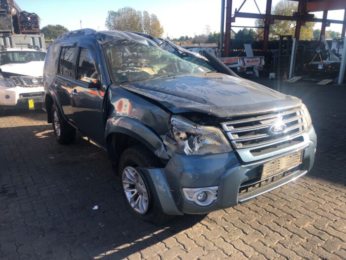 FORD , EVEREST 3 . 0 TD Ci XLT , GREEN , 2012 ( 29429 ) - Image 2