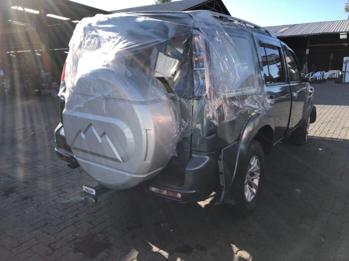FORD , EVEREST 3 . 0 TD Ci XLT , GREEN , 2012 ( 29429 ) - Image 4
