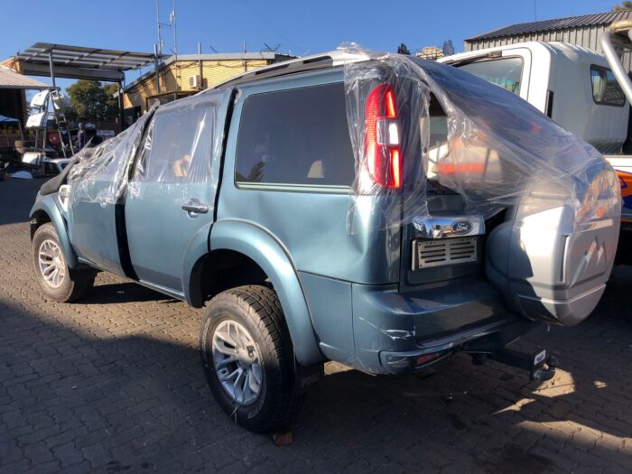 FORD , EVEREST 3 . 0 TD Ci XLT , GREEN , 2012 ( 29429 ) - Image 6