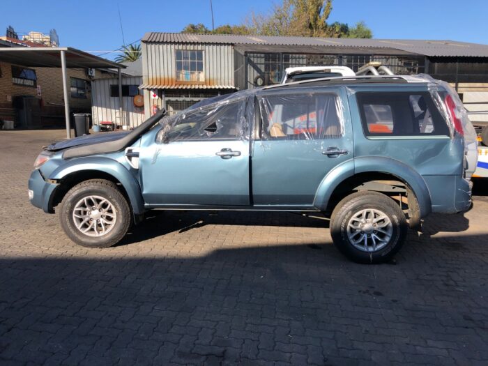 FORD , EVEREST 3 . 0 TD Ci XLT , GREEN , 2012 ( 29429 ) - Image 7