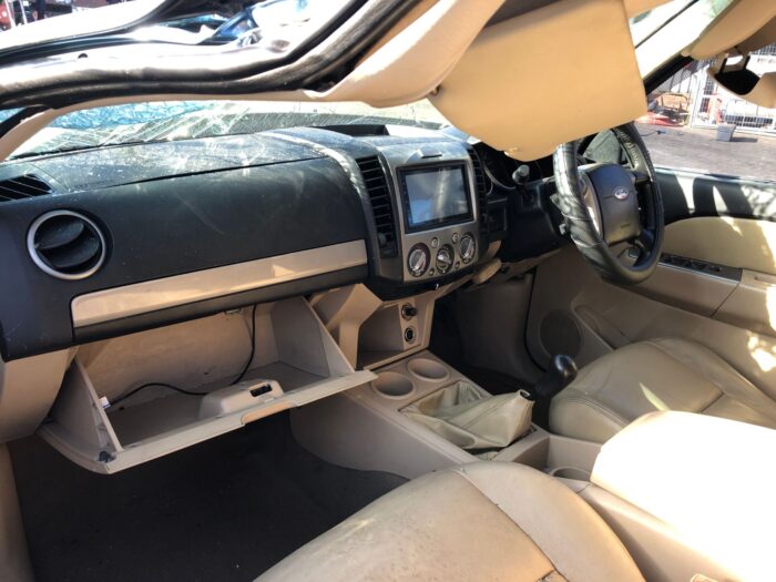 FORD , EVEREST 3 . 0 TD Ci XLT , GREEN , 2012 ( 29429 ) - Image 10