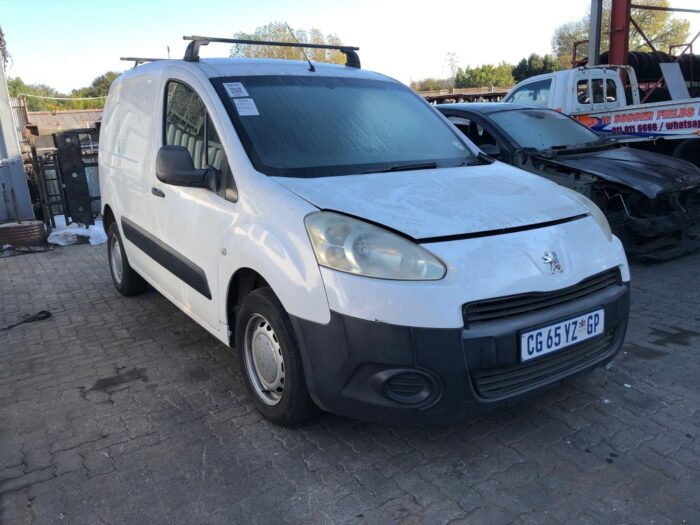 PEUGEOT , PARTNER 1 . 6 H Di F / C P / V , WHITE , 2013 ( 29435 ) - Image 2