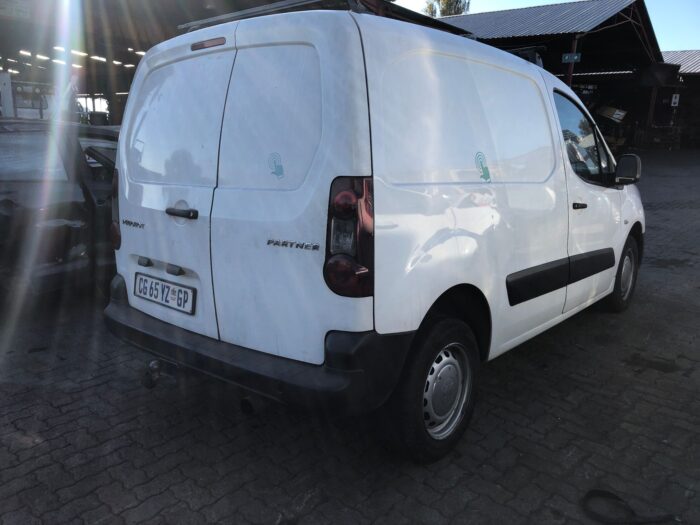 PEUGEOT , PARTNER 1 . 6 H Di F / C P / V , WHITE , 2013 ( 29435 ) - Image 4