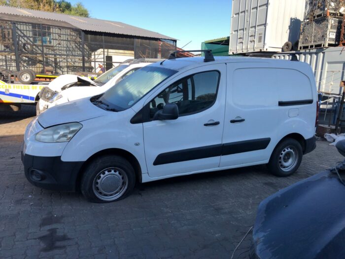 PEUGEOT , PARTNER 1 . 6 H Di F / C P / V , WHITE , 2013 ( 29435 ) - Image 7