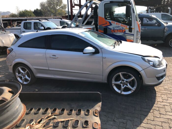 OPEL , ASTRA 1 . 8 GTC SPORT 3 Dr , SILVER , 2007 ( 29437 ) - Image 3